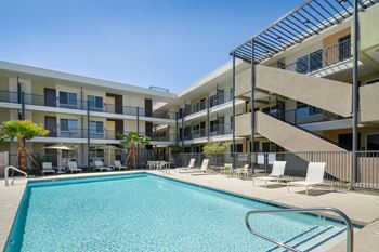 Swimming pool with built-in bench seating
